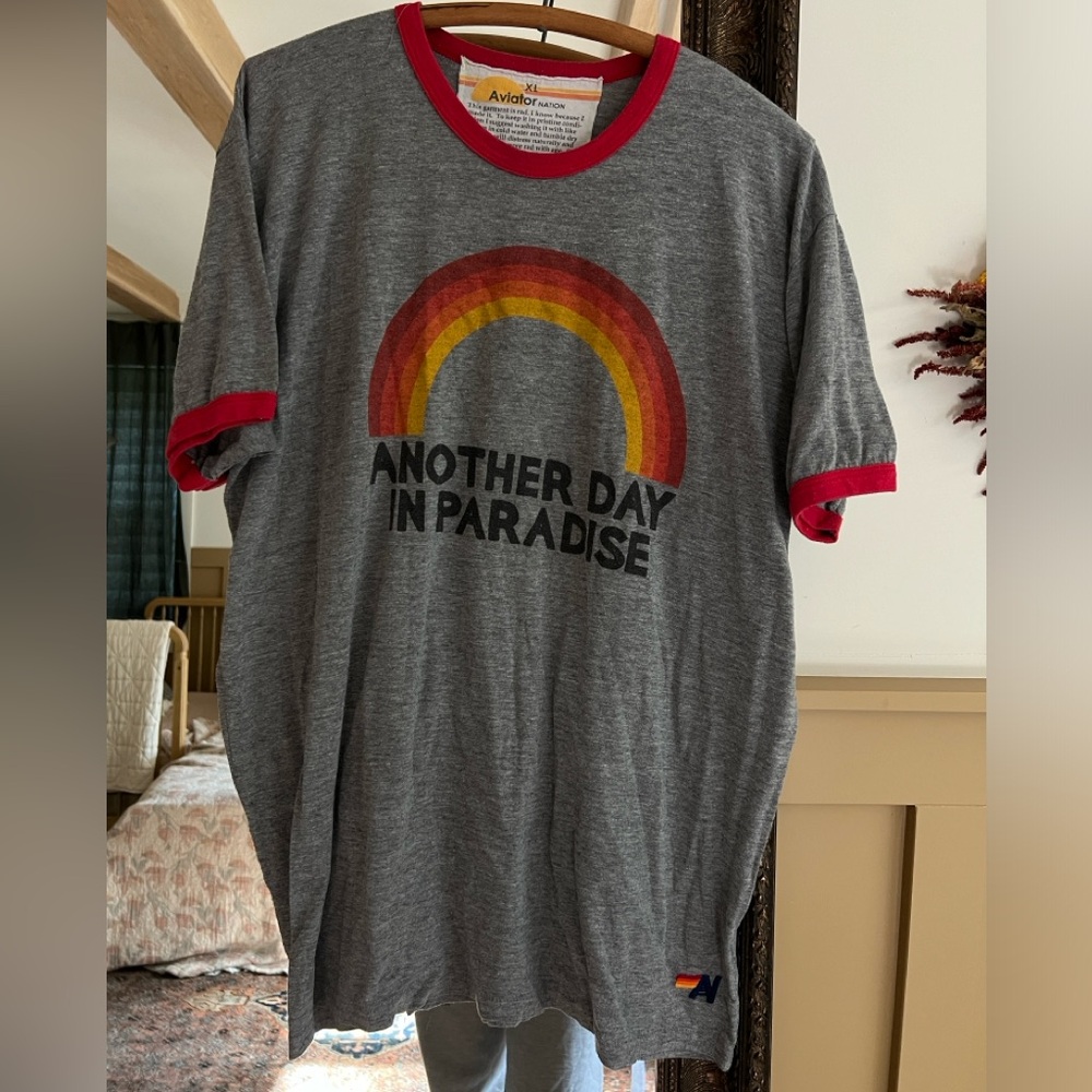 Aviator nation t-shirt. xL